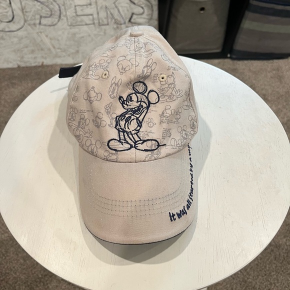 Mickey Mouse Walt Disney hat - Picture 2 of 3